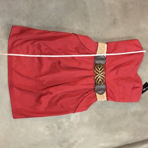 Strapless Summer Dress with Belt and Pockets - Picture 5 of 6